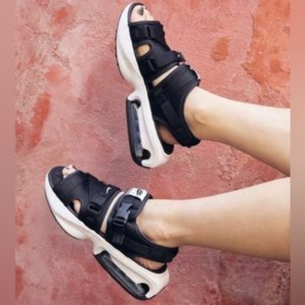 NEW! Sz 8 or 9 Nike Air Max Sol Black / White Unisex Sandals NWT!